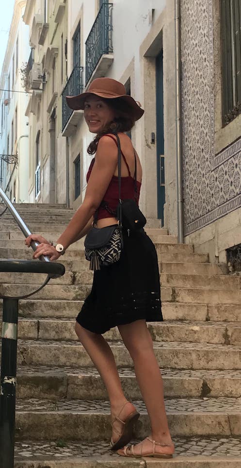 shooting dans les rues pavées de Lisbonne